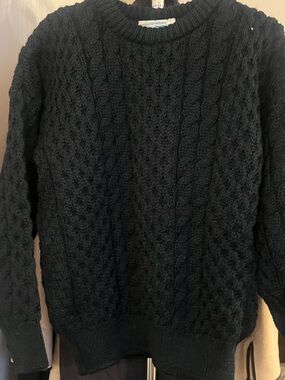 Like New Traditional Irish Cable Knit Crew Sweater Size S Black Gaeltarra